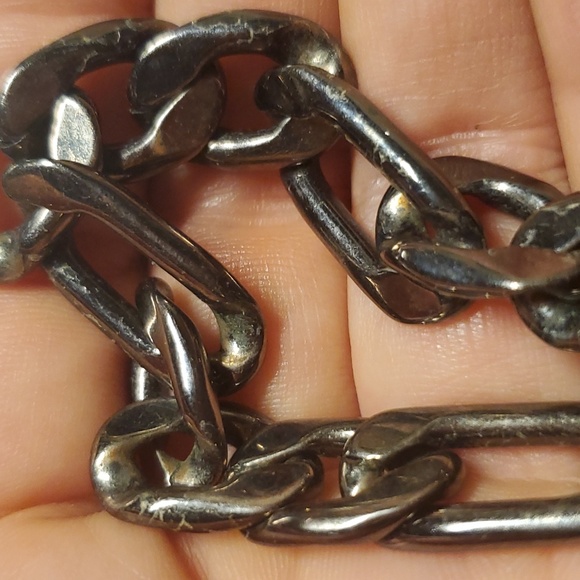 Guess Gunmetal Figaro Chain, Starfish Earrings and Pyrimad Earring Cuff Set - Picture 14 of 14